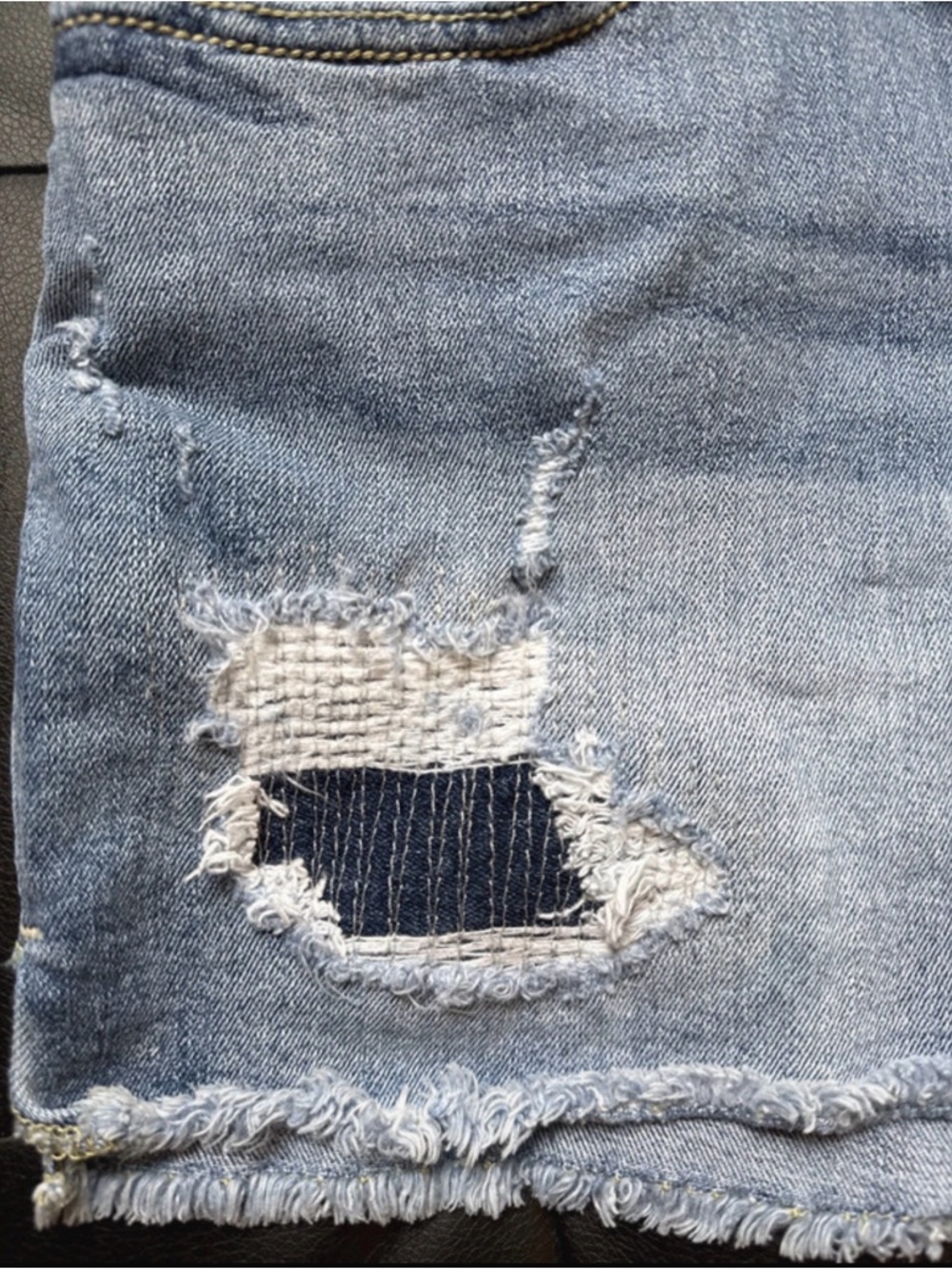 Maurices Junior’s Denim Shorts Size 11/12 - Picture 4 of 13